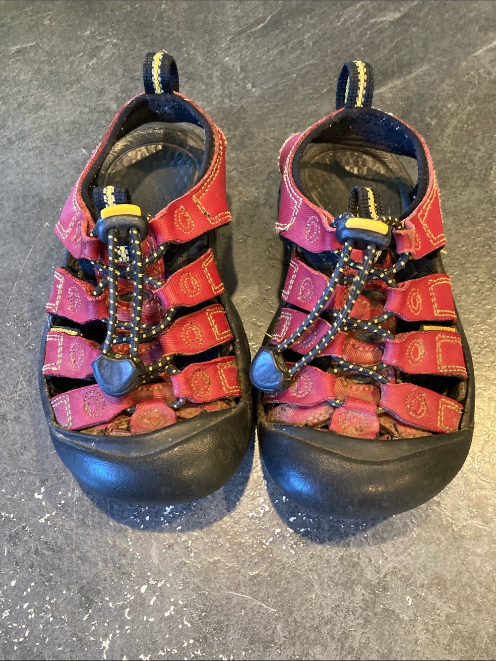 Kids KEEN red waterproof sandals shoes size 9/10